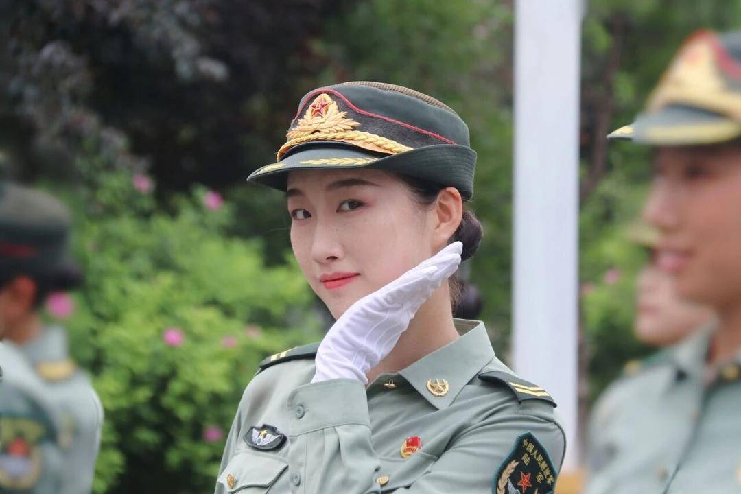 英姿飒爽!四川高校大四女生<strong></p>
<p>币安app下载</strong>,亮相九三阅兵方队