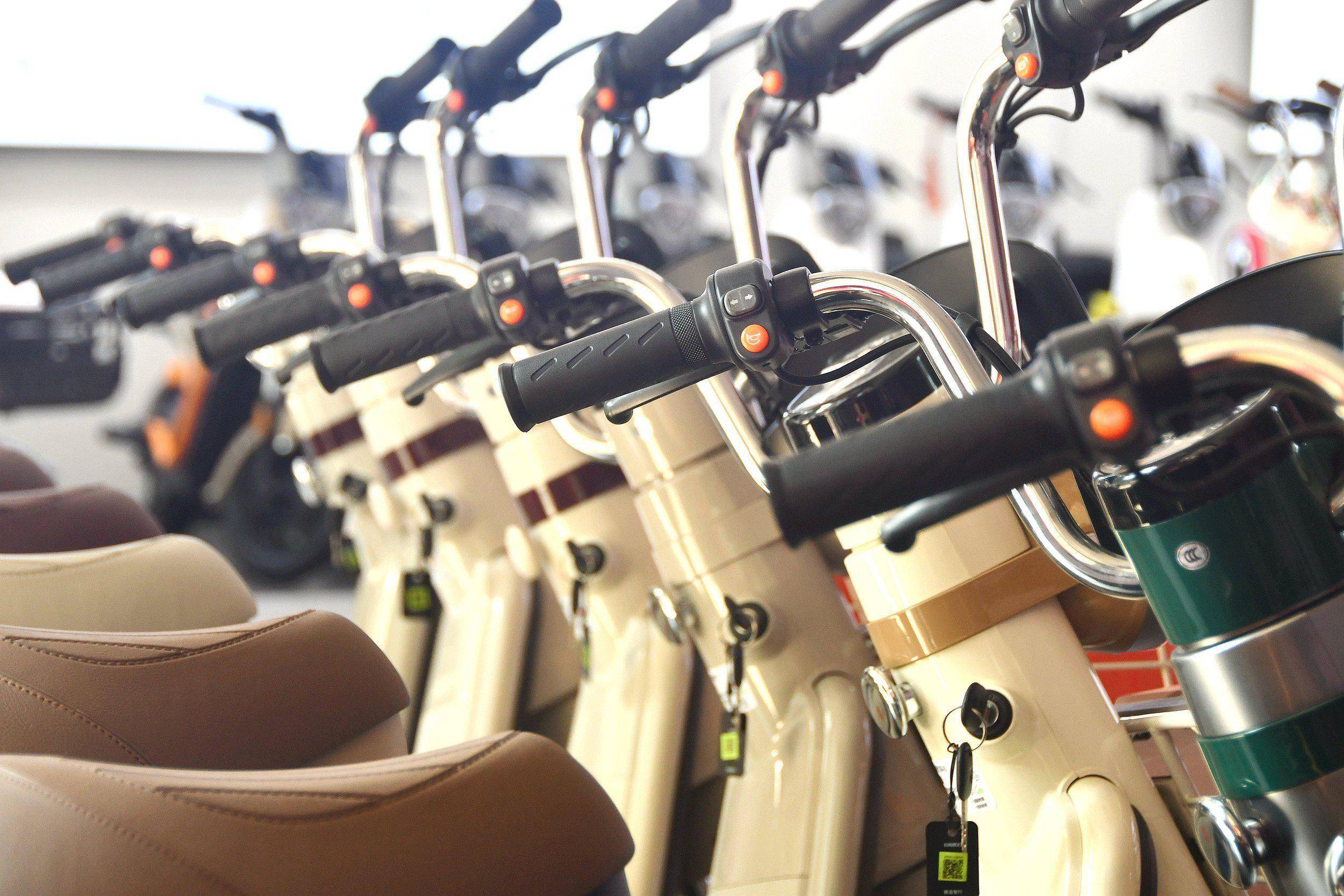 “小电驴”新国标落地72小时:多车厂停工切换<strong></p>
<p>币安app下载</strong>,有老牌注塑厂称正停产等订单