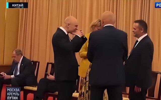 在普京下榻住所<strong></p>
<p>币安网</strong>,拉夫罗夫询问“拉布布在哪”