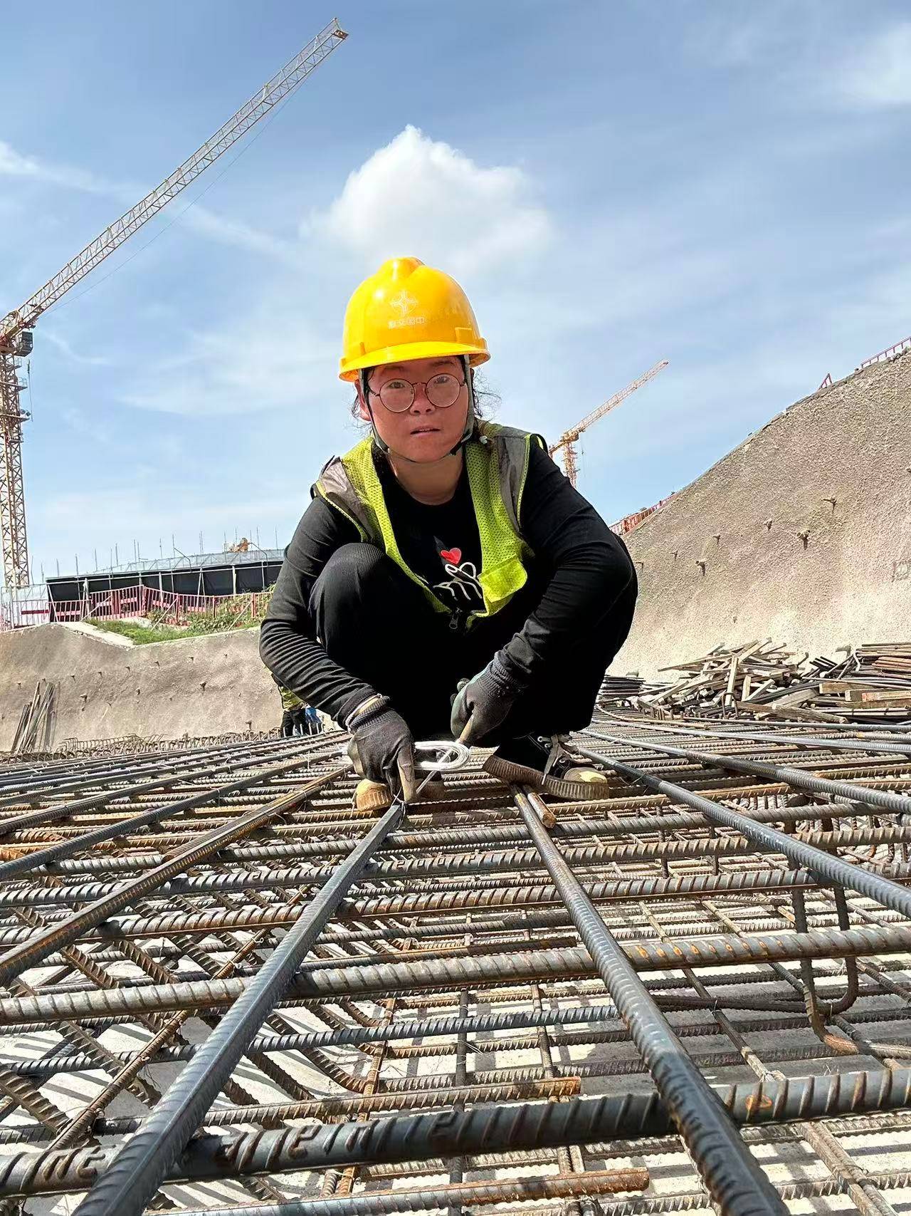 00后女孩工地绑钢筋5年成家里经济支柱:汗水流进眼睛特别疼<strong></p>
<p>币安创始人</strong>,工友让我干轻松的活