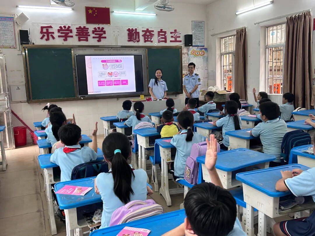 市市场监管局开展2025年“全国药品安全宣传周”系列活动