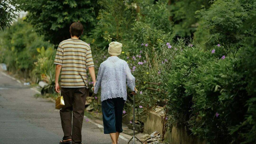 城市打工人<strong></p>
<p>币安app</strong>，花十几万回村给父母补缴社保