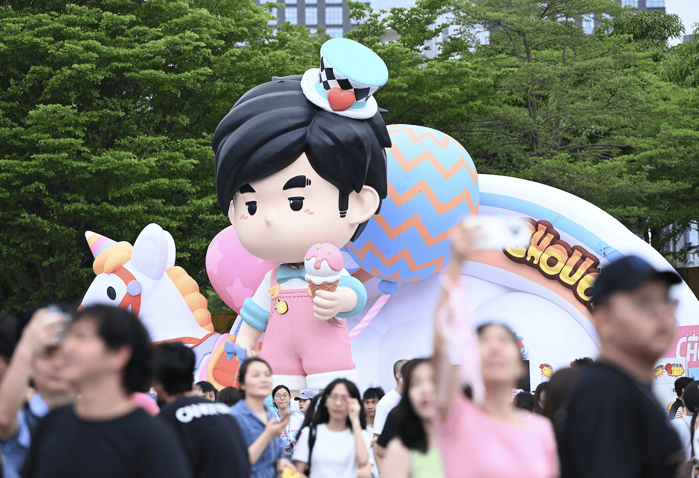 周杰伦济南演唱会一票难求<strong></p>
<p>币安app</strong>,有商家出租“写字楼观景窗”,报价最高1000元