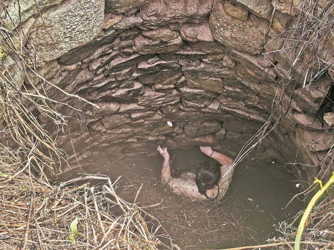 泉州坠井女子“54小时噩梦”：几条蛇爬身上<strong></p>
<p>币安官网网址</strong>，双侧肋骨骨折！绝望时靠一个信念坚持活下来……