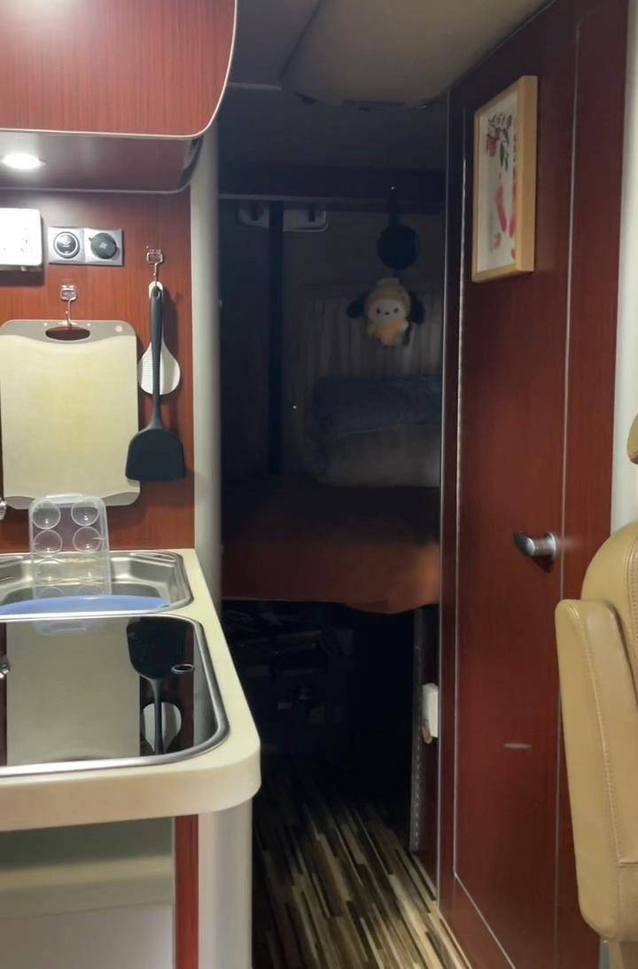 “钥匙在这<strong></p>
<p>币安官网网址</strong>,我回家了!”上海男子将百万元房车停在南宁街头,请陌生人上车体验