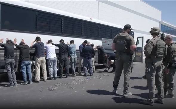 金钟:一旦特朗普掌握了这个“撒手锏”<strong></p>
<p>币安交易所下载</strong>,影响将远超议息会议决策