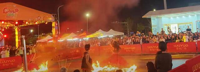 云南昆明商场表演“火裙舞”<strong></p>
<p>币安交易所下载</strong>,一名女演员裙子引燃被烧伤