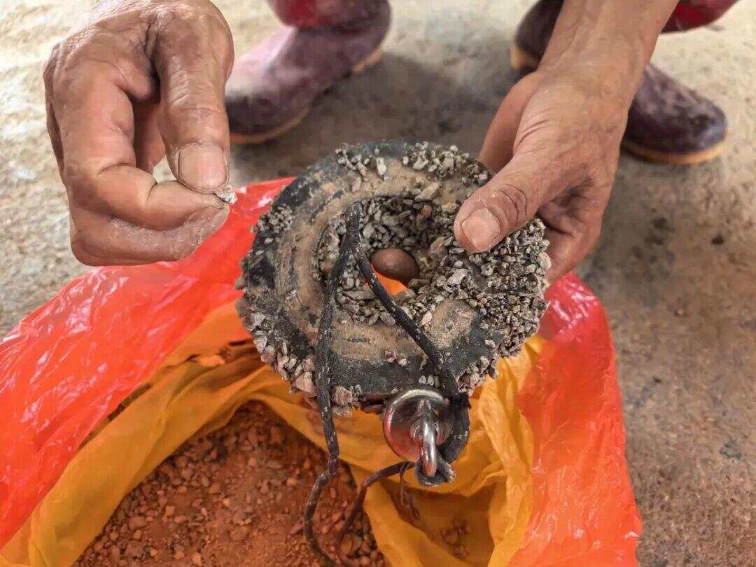 “陨石猎人”:在茂名挖出423公斤陨石;村民称此前不知有陨石<strong></p>
<p>币安交易所下载</strong>,曾见有外人来果园