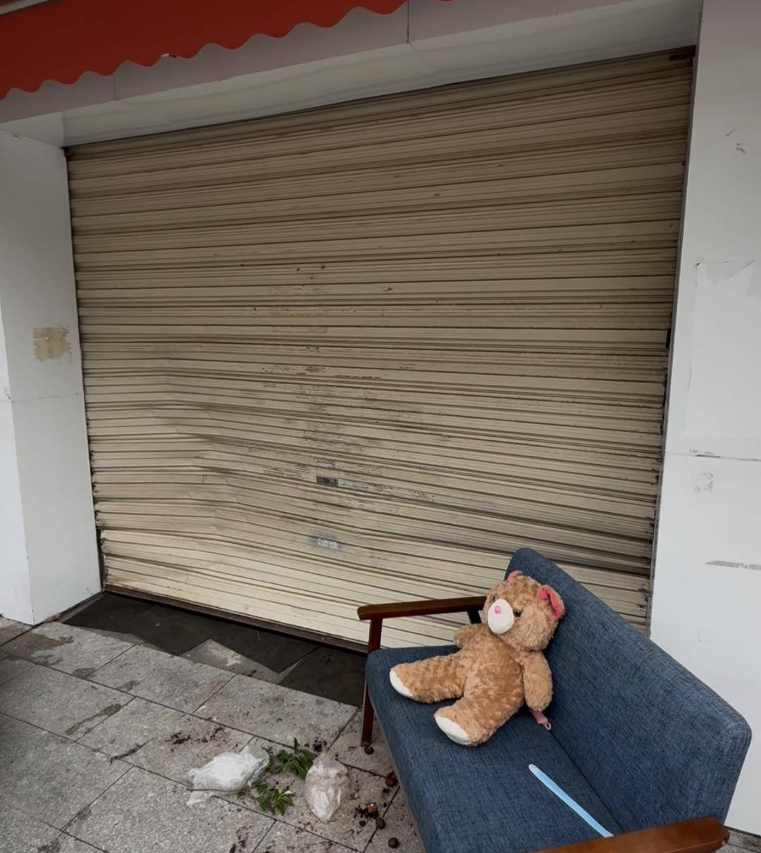 台风天珠海一司机驾越野车造浪冲破多家店玻璃<strong></p>
<p>币安钱包</strong>,警方:行拘10日!