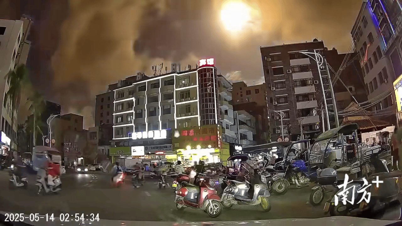 423公斤陨石在茂名电白挖出<strong></p>
<p>币安钱包</strong>，系国内目击降落第二大单体陨石