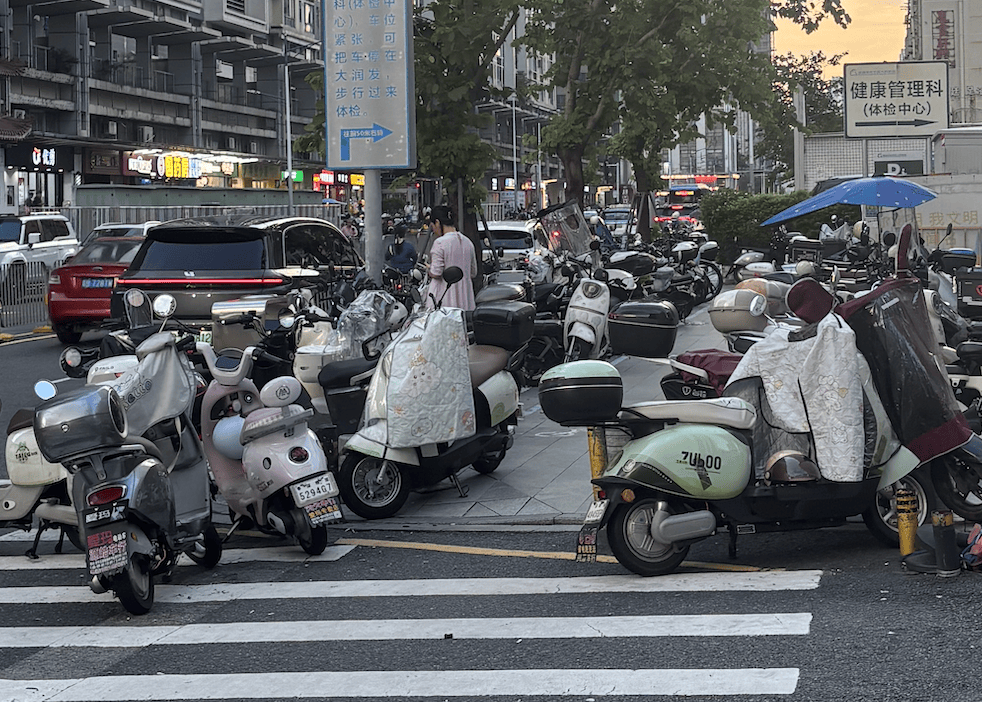 深圳一医院门口被指“举步维艰”<strong></p>
<p>安币</strong>!整治后记者实探:仍很堵