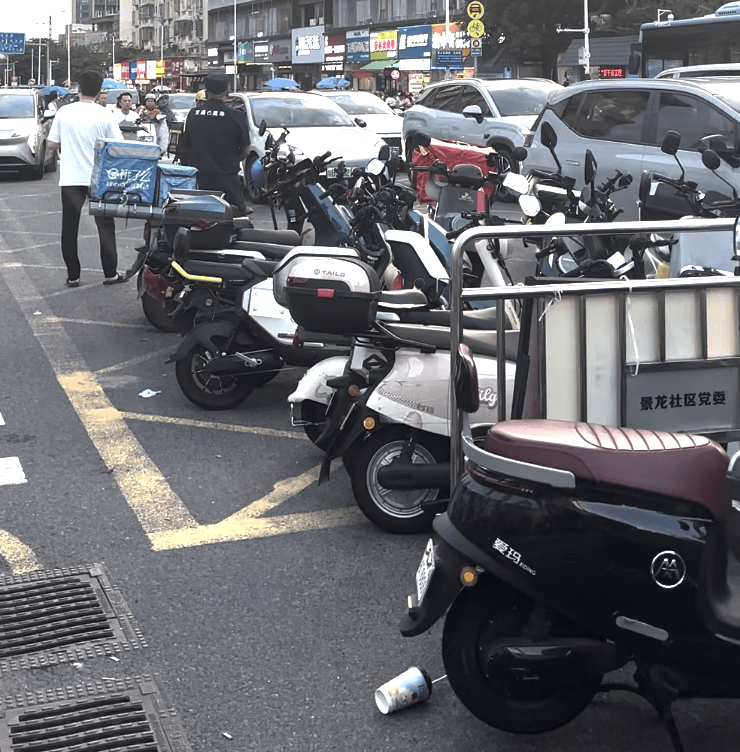 深圳一医院门口被指“举步维艰”<strong></p>
<p>安币</strong>!整治后记者实探:仍很堵