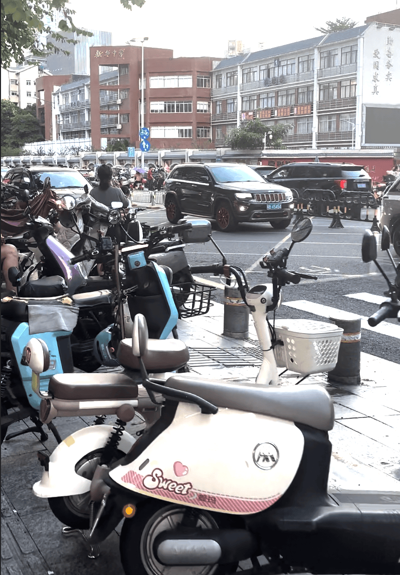 深圳一医院门口被指“举步维艰”<strong></p>
<p>安币</strong>!整治后记者实探:仍很堵