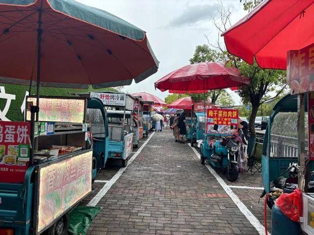 被流量砸中的“鸡排哥”：炸到中暑<strong></p>
<p>安币</strong>，每天睡三四个小时，怕辜负顾客不舍得休息