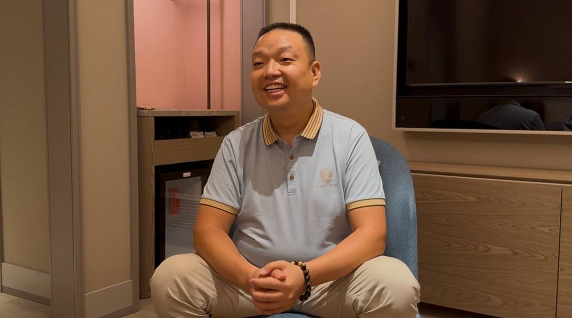 千万富翁与母亲相认团圆:曾被指是野孩子<strong></p>
<p>安币</strong>,现在要将妈妈带在身边