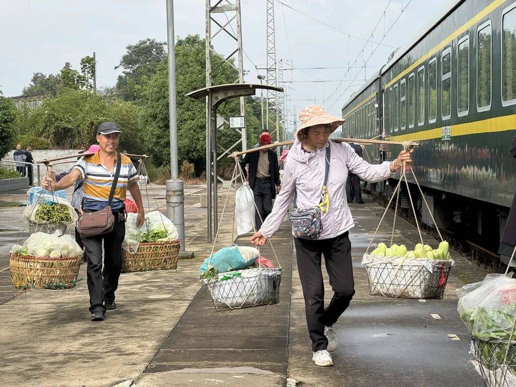 纸质火车票退场<strong></p>
<p>币安注册</strong>,每道折痕里都藏着远方、爱情与山河记忆