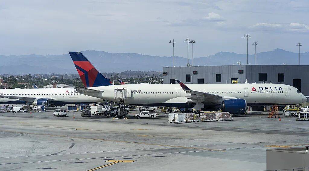 纽约机场突发<strong></p>
<p>币安交易平台</strong>！两架客机相撞