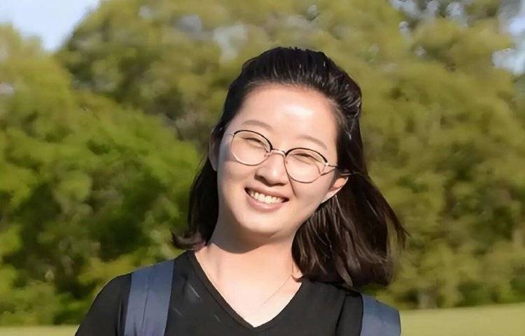 章莹颖男友国庆探望章父并协助直播<strong></p>
<p>币安交易平台</strong>，网友劝其早点结婚，本人回应