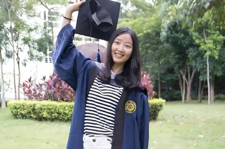 章莹颖男友国庆探望章父并协助直播<strong></p>
<p>币安交易平台</strong>，网友劝其早点结婚，本人回应