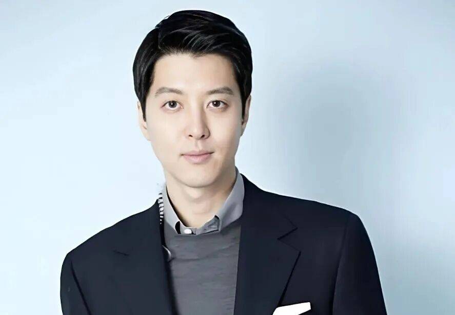 知名男演员自曝患罕见病，“连呼吸都痛”