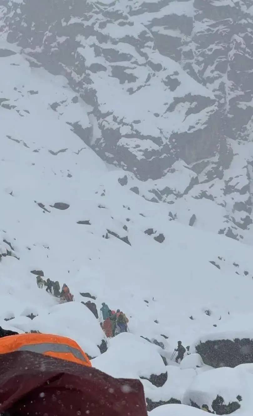 珠峰景区游客被困最新进展:已有350名游客获救<strong></p>
<p>币安网址</strong>,其余200多名游客已全部取得联系