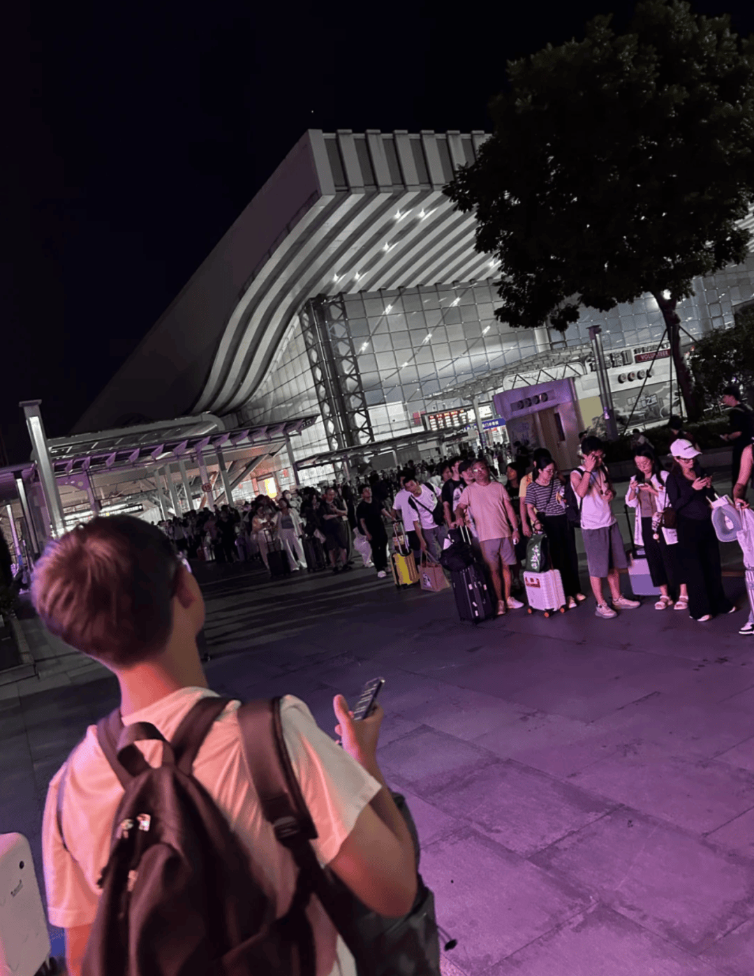 深圳北站凌晨返深被刷爆<strong></p>
<p>币安交易所官网</strong>！附近叫车超200人？别慌！公交地铁加班护送