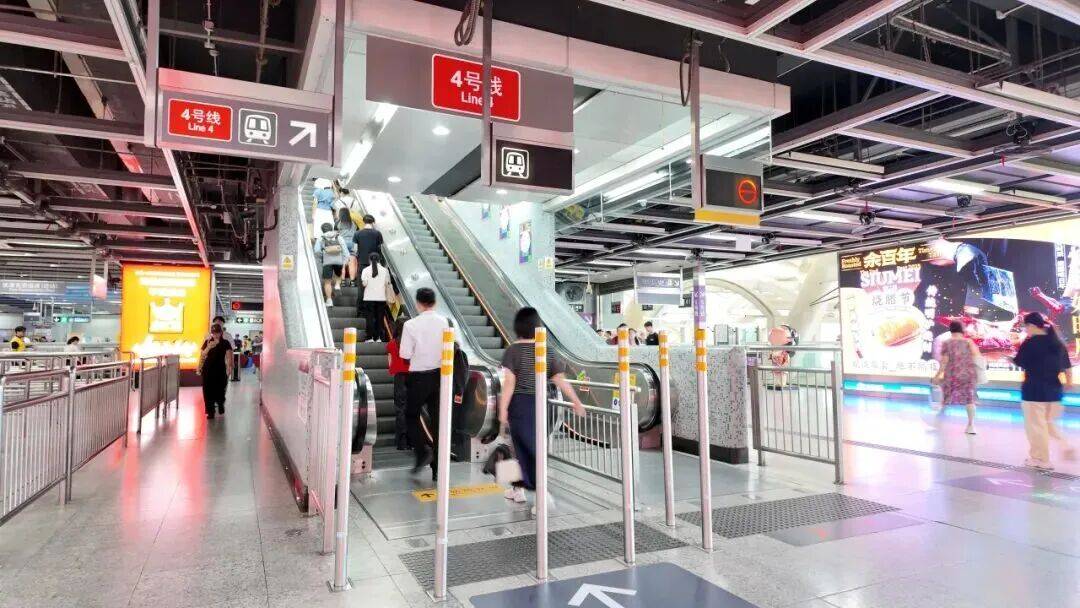 深圳北站凌晨返深被刷爆<strong></p>
<p>币安交易所官网</strong>！附近叫车超200人？别慌！公交地铁加班护送