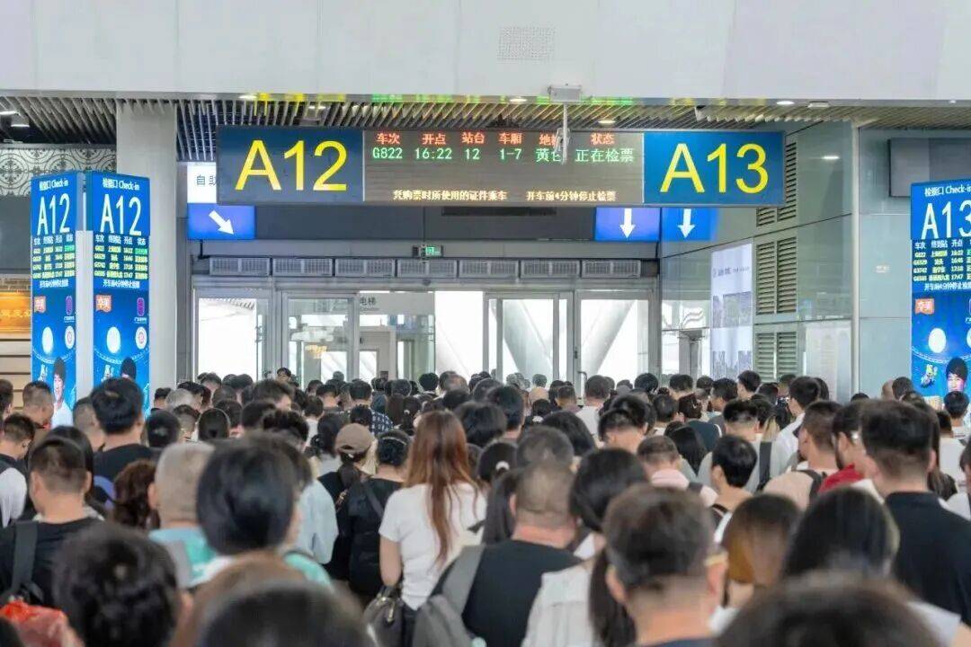 深圳北站凌晨返深被刷爆<strong></p>
<p>币安交易所官网</strong>！附近叫车超200人？别慌！公交地铁加班护送