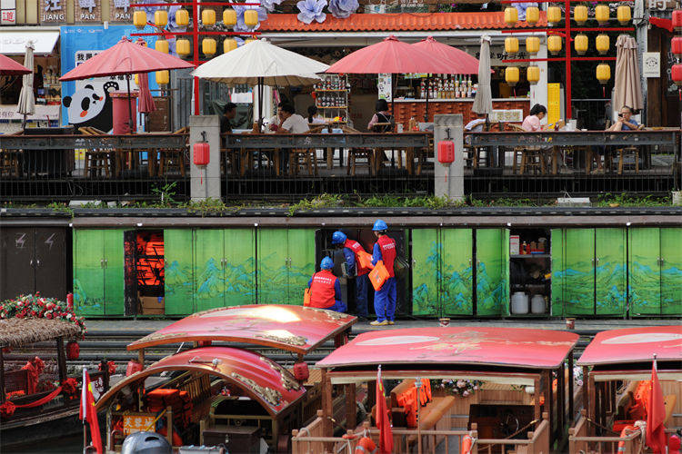 阖家团圆时<strong></p>
<p>币安交易所官网</strong>,他们守护蓉城灯火