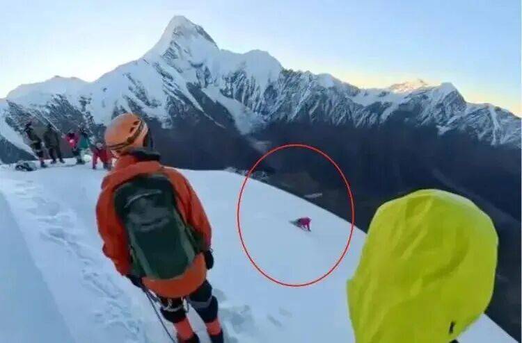 打卡拍照<strong></p>
<p>币安交易所官网</strong>,再美也不能用生命对焦