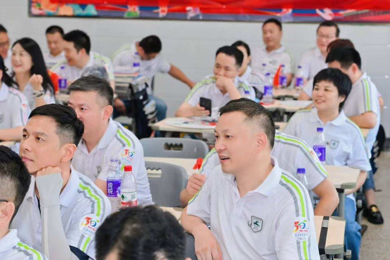 那个让老师骄傲的“调皮”班级!30年同学聚会<strong></p>
<p>币安币价格今日行情</strong>,还伴有一封来自贵州的感谢信