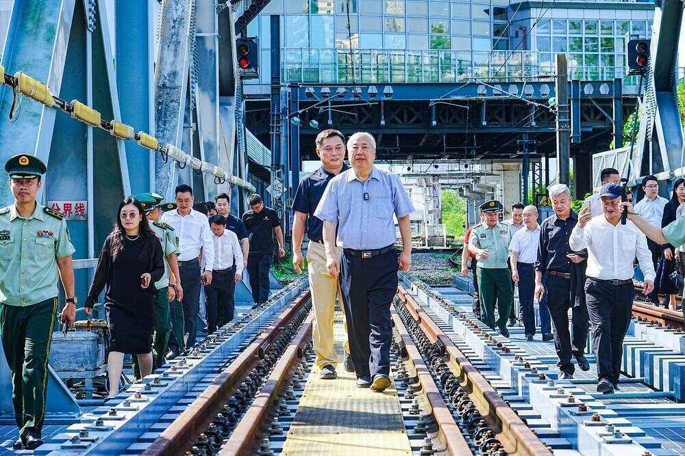 70年前<strong></p>
<p>币安链</strong>，钱学森经罗湖口岸归国！武警广东总队深圳第二支队开展纪念活动