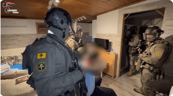 凯特患癌竟因辉瑞疫苗?伦敦4万被盗手机直飞香港<strong></p>
<p>币安链</strong>,比贩毒暴利产业链曝光…