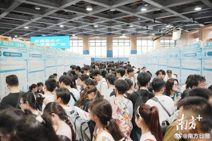 多地考编打破35岁门槛<strong></p>
<p>币安官网下载</strong>,本科放宽至38周岁及以下