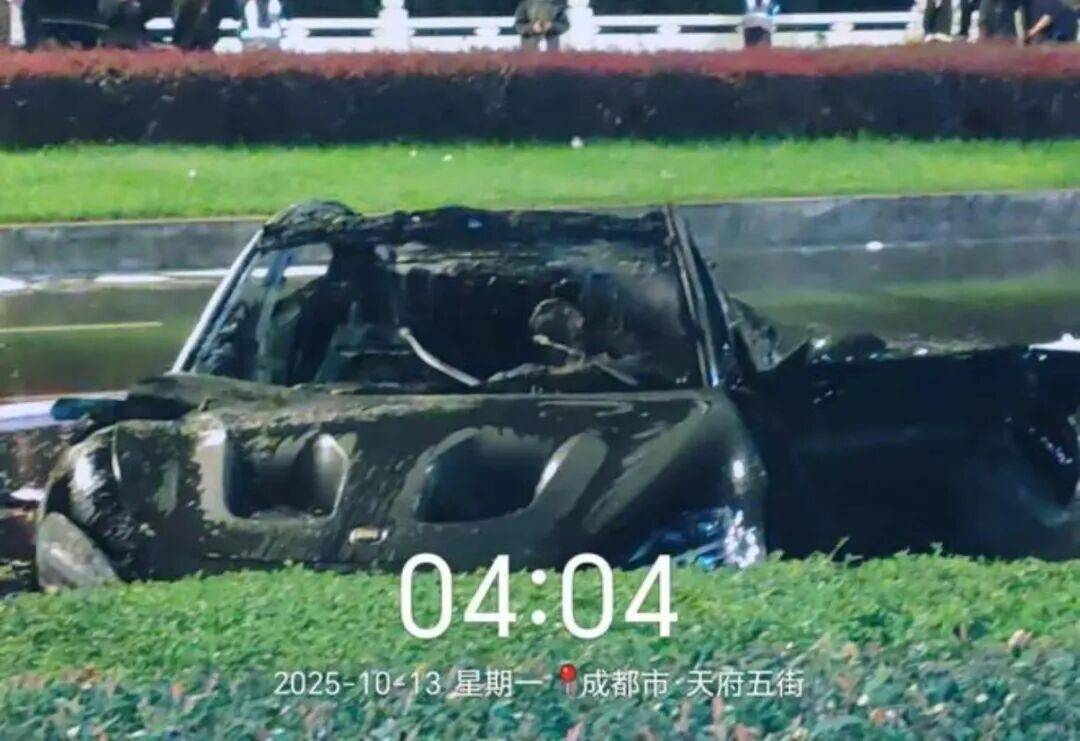 一辆SU7碰撞后爆燃<strong></p>
<p>币安官网入口</strong>,多人救援未果!小米股价重挫近8%!
