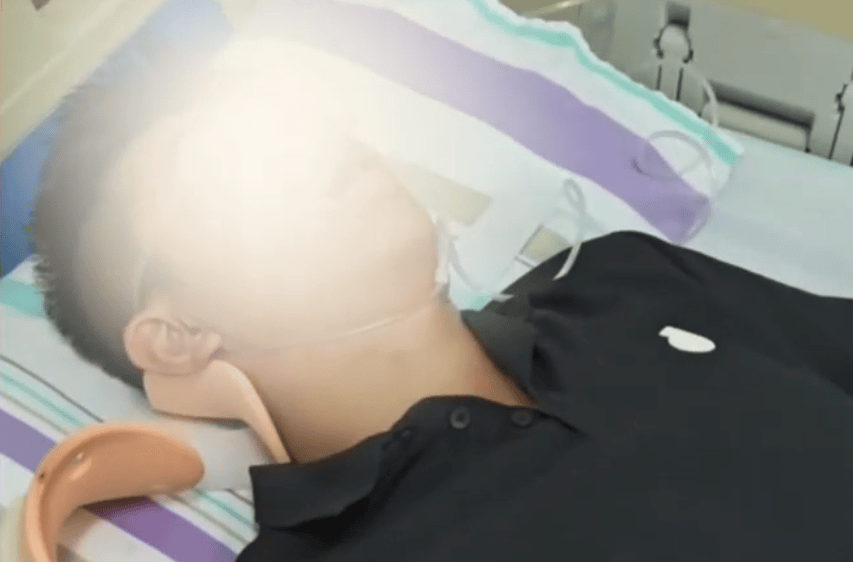 女司机撞到未拴绳的狗<strong></p>
<p>币安官网入口</strong>，同车男子遭狗主人亲友围殴！警方通报