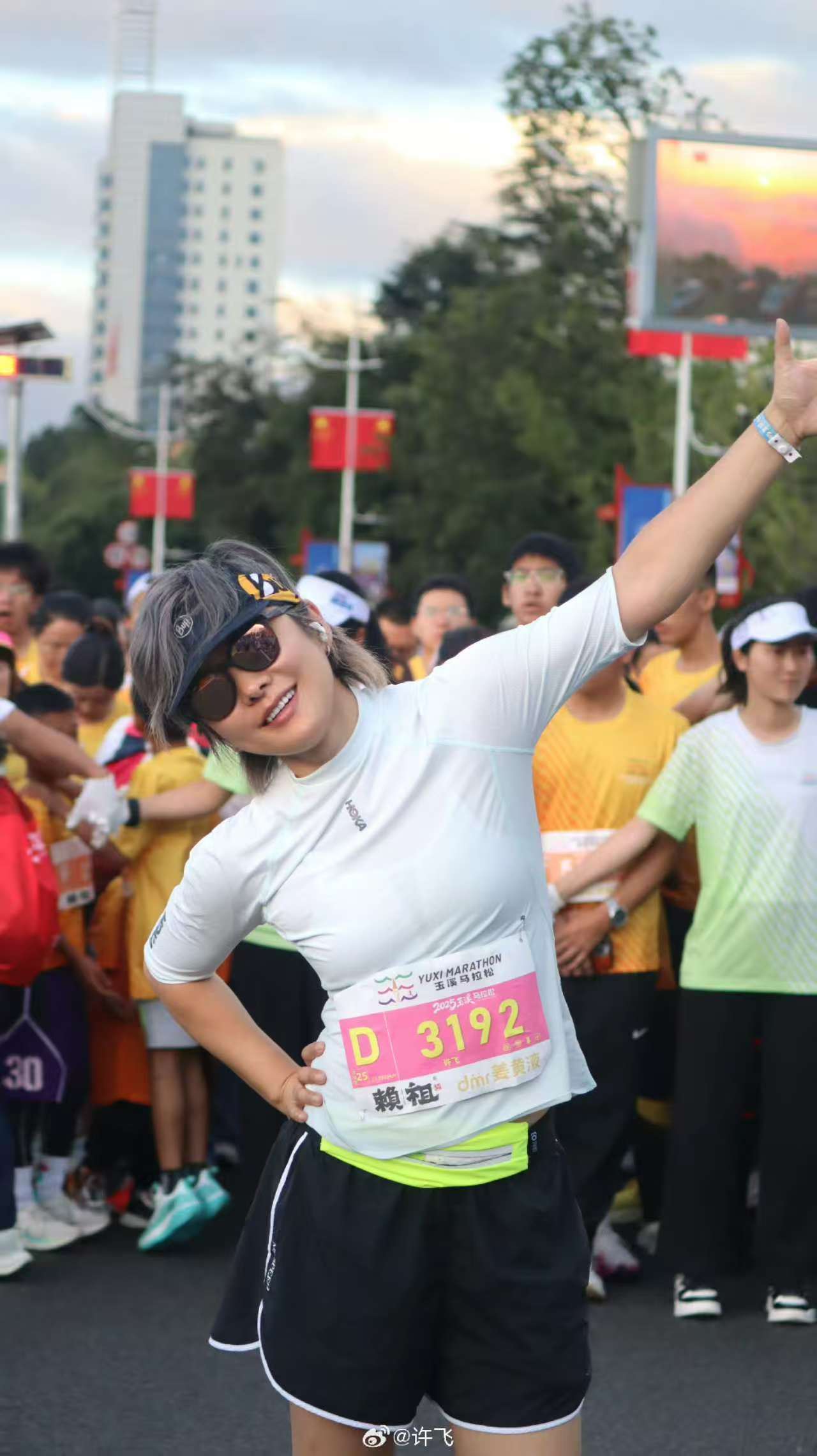 三年跑完马拉松六大满贯<strong></p>
<p>币安网站</strong>，她的演唱会所有人都边唱边跑……走近许飞，一个爱跑步的高能量女歌手