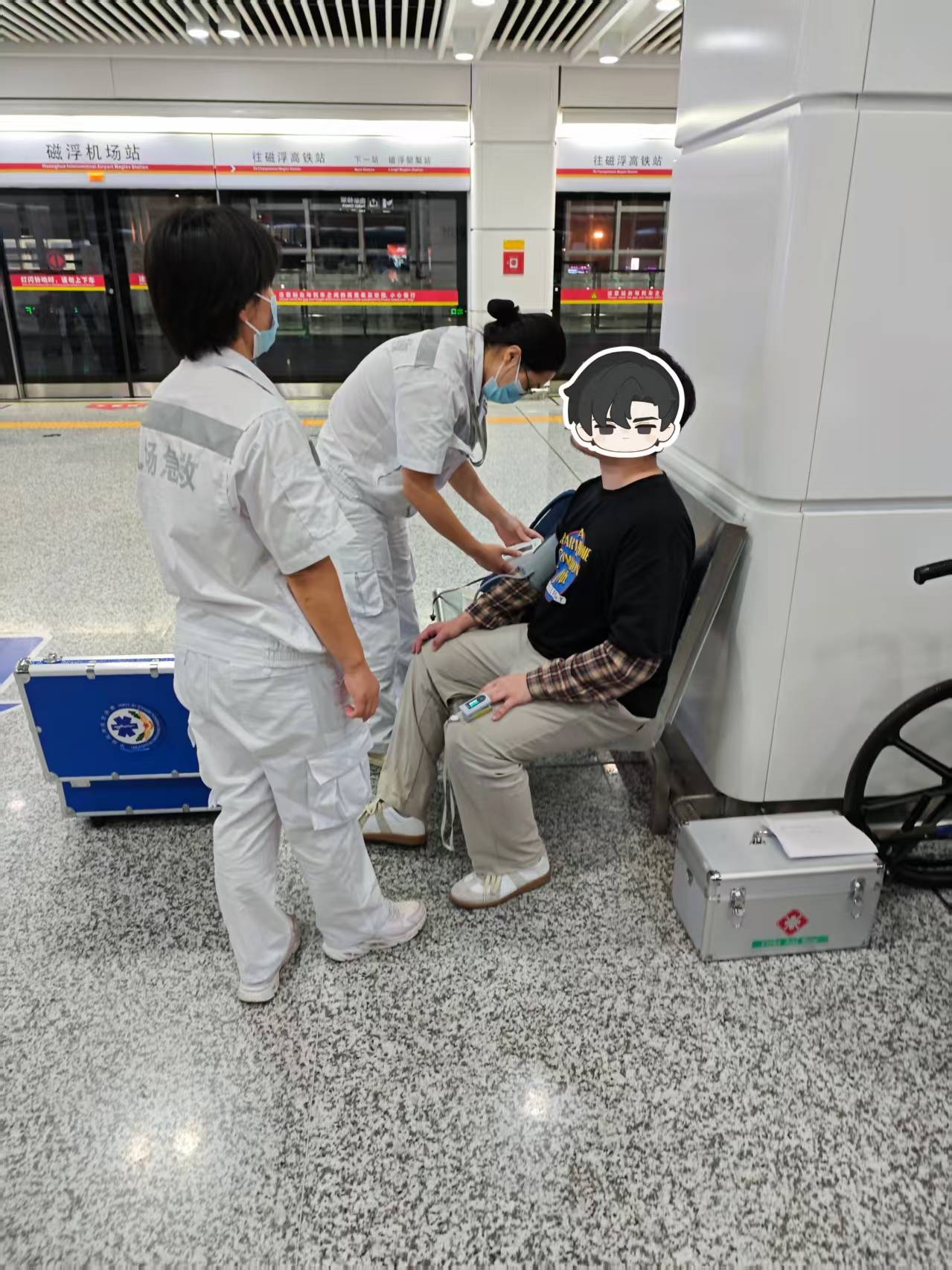 旅客长沙下飞机欲乘坐磁浮列车往城区找朋友<strong></p>
<p>币安智能链</strong>，突发呼吸不畅，民警与医护人员接力救援