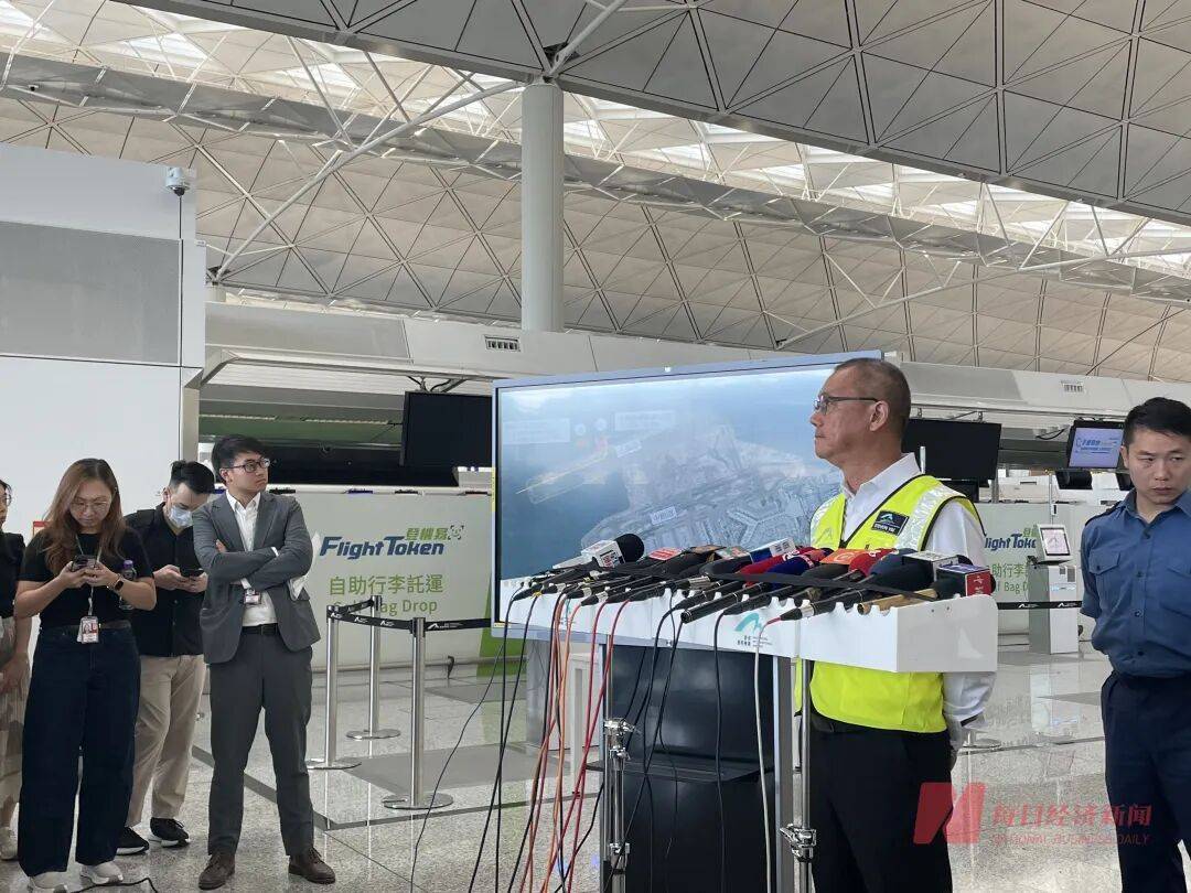 机身断成两截<strong></p>
<p>币安智能链</strong>,2名遇难者在海下约7米处被找到,巡逻车在飞机跑道外被撞进海里,香港机场飞机坠海事故更多细节披露