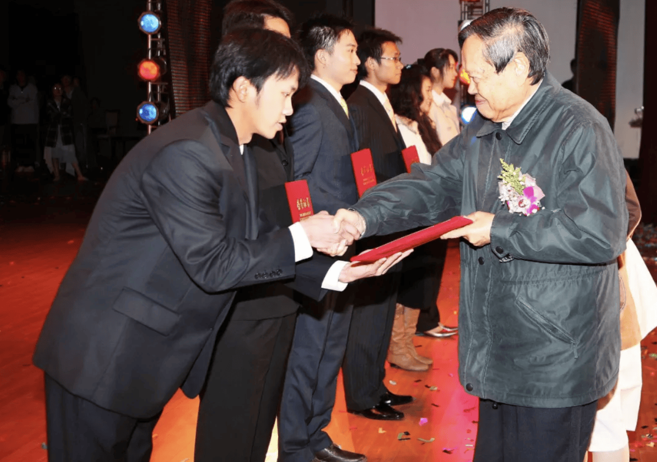 杨振宁为什么连续32年担任东莞理工学院名誉校长<strong></p>
<p>币安智能链</strong>?