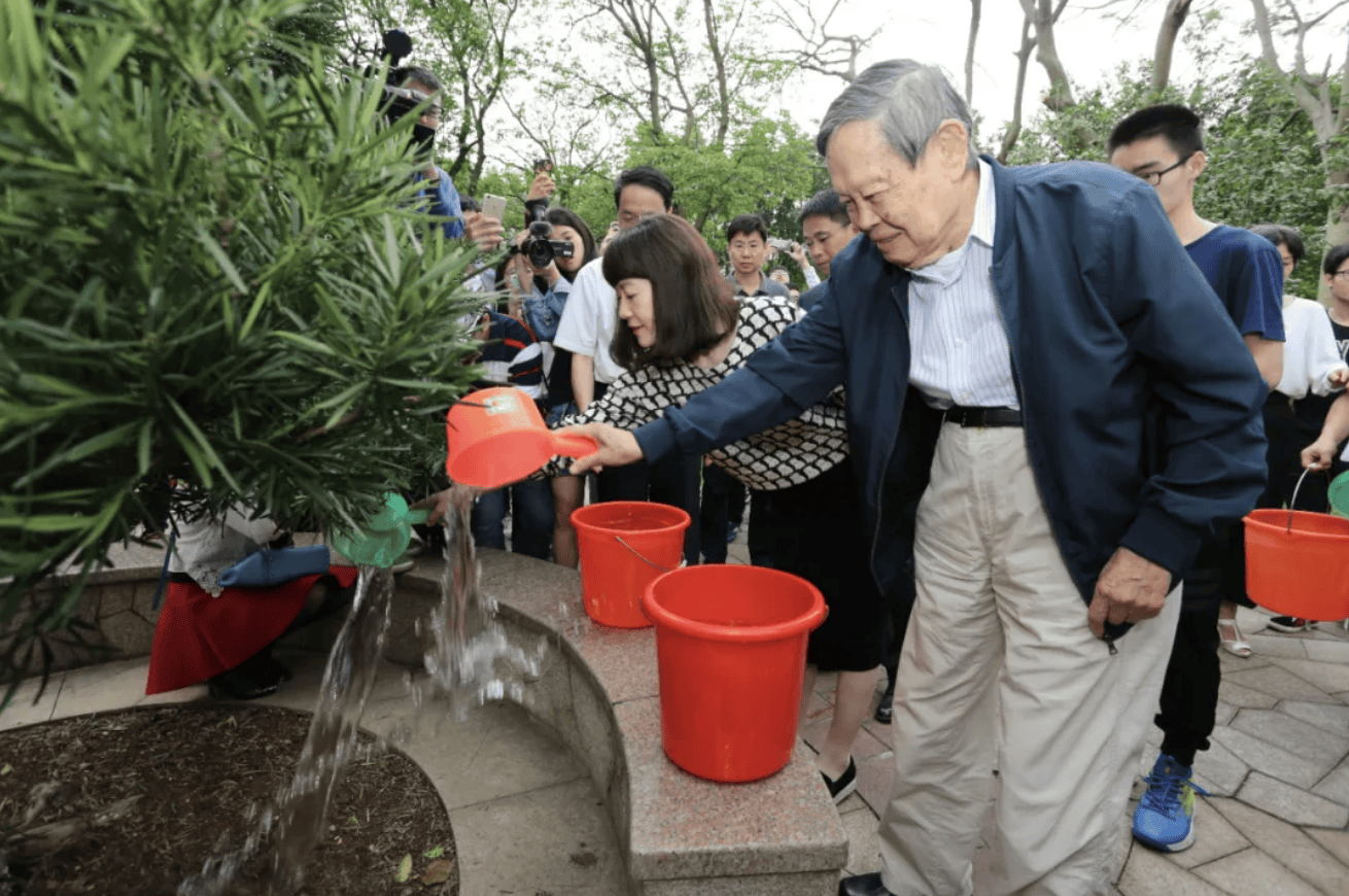 杨振宁为什么连续32年担任东莞理工学院名誉校长<strong></p>
<p>币安智能链</strong>?