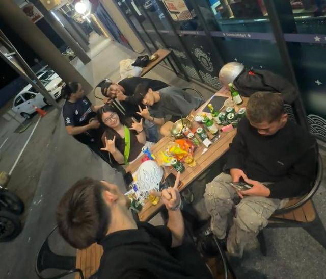 上海女生国外丢失手机<strong></p>
<p>币安官方</strong>,找回后发现多了两段视频,网友:结局意想不到……