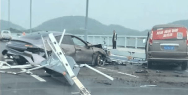 车轮飞滚十余米!武汉小米SU7断轴撞护栏<strong></p>
<p>币安官方</strong>,一月内两起脱落事故,官方回应仍含糊