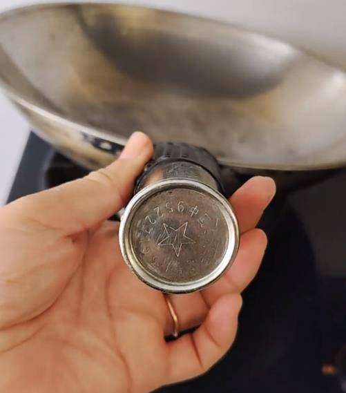 铁锅用了二三十年仍不粘不锈<strong></p>
<p>币安合约</strong>,女子在线寻厂家想“再买一个”,厂家称已停产