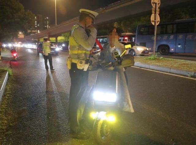 北京“电子眼”开始抓拍电动自行车违法<strong></p>
<p>欧易okex</strong>,试点审核录入电动自行车违法行为3.8万起