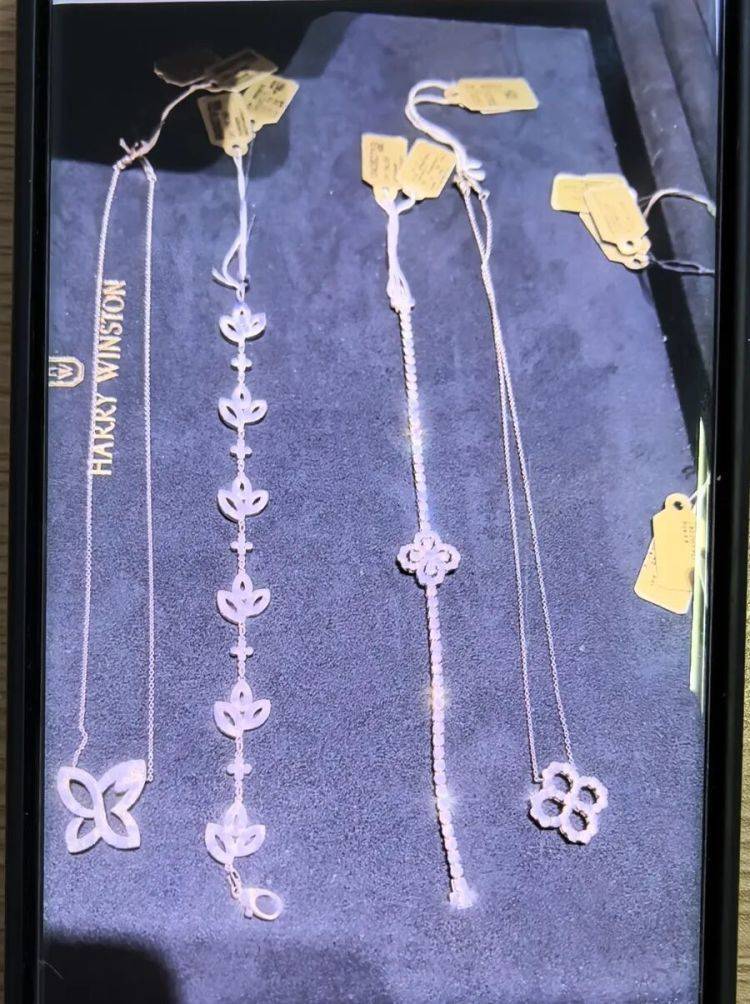 事发上海！女子崩溃“他昨晚还在我家吃饭”<strong></p>
<p>bitfinex</strong>，聊天记录曝光诈骗细节