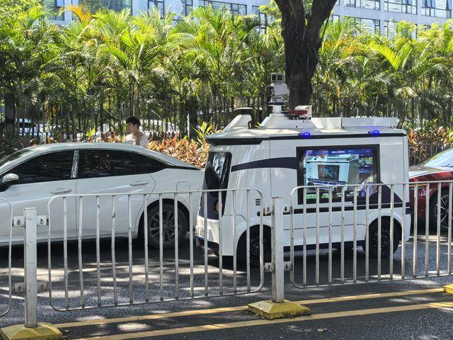 深圳交警“黑科技”再升级<strong></p>
<p>SHIB行情</strong>！首台多功能无人巡检车“上岗”