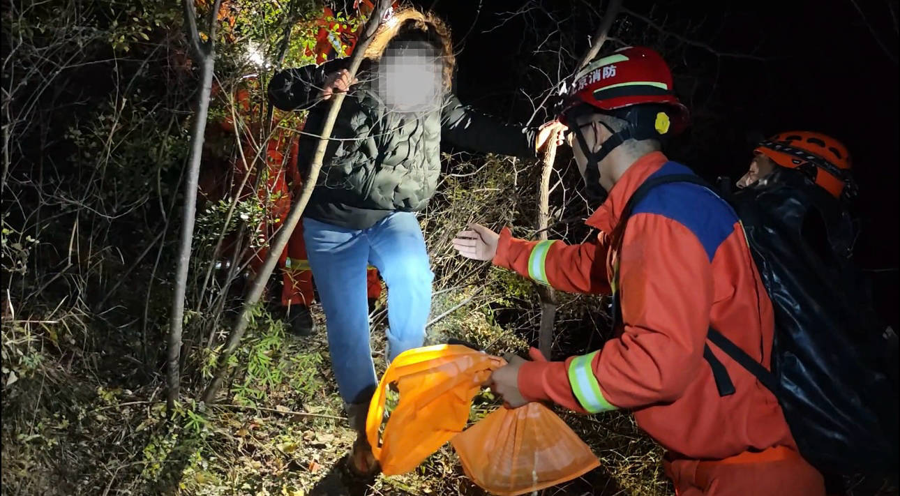 夫妻登山赏秋一人迷路<strong></p>
<p>SHIB行情</strong>,消防员紧急上山寻人