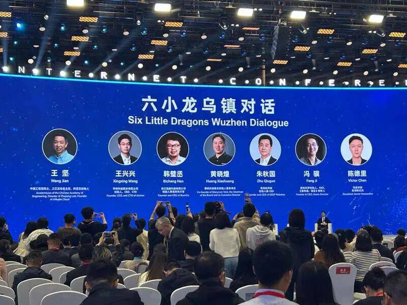 DeepSeek罕见公开发声:大概10-20年时间<strong></p>
<p>比特网</strong>,AI可能会取代绝大多数人类工作,这不是危言耸听